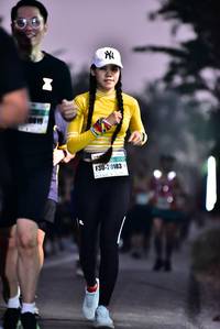 BIB: 0819, 20183
                            <button type="button" onclick="openModal(10111321)" class="btn btn-primary btn-sm float-right btn-popup" data-toggle="modal" data-target=".modal-high-quality">
                        <i class="fas fa-shopping-cart"></i> Add to Cart
                    </button>
                                            <button type="button" onclick="isThisMe(10111321, true)" class="btn btn-success btn-sm float-right btn-popup btn-isme hidden" data-toggle="tooltip" data-placement="bottom" title="นี่คือรูปของคุณใช่ไหม คลิกที่นี่เพื่อเอาเข้าอัลบั้ม">
                        <i class="fas fa-plus"></i> Add to album
                    </button>
                    <button type="button" onclick="isThisMe(10111321, false)" class="btn btn-warning btn-sm float-right btn-popup btn-isnotme hidden">
                        <i class="fas fa-ban"></i> Remove from album
                    </button>